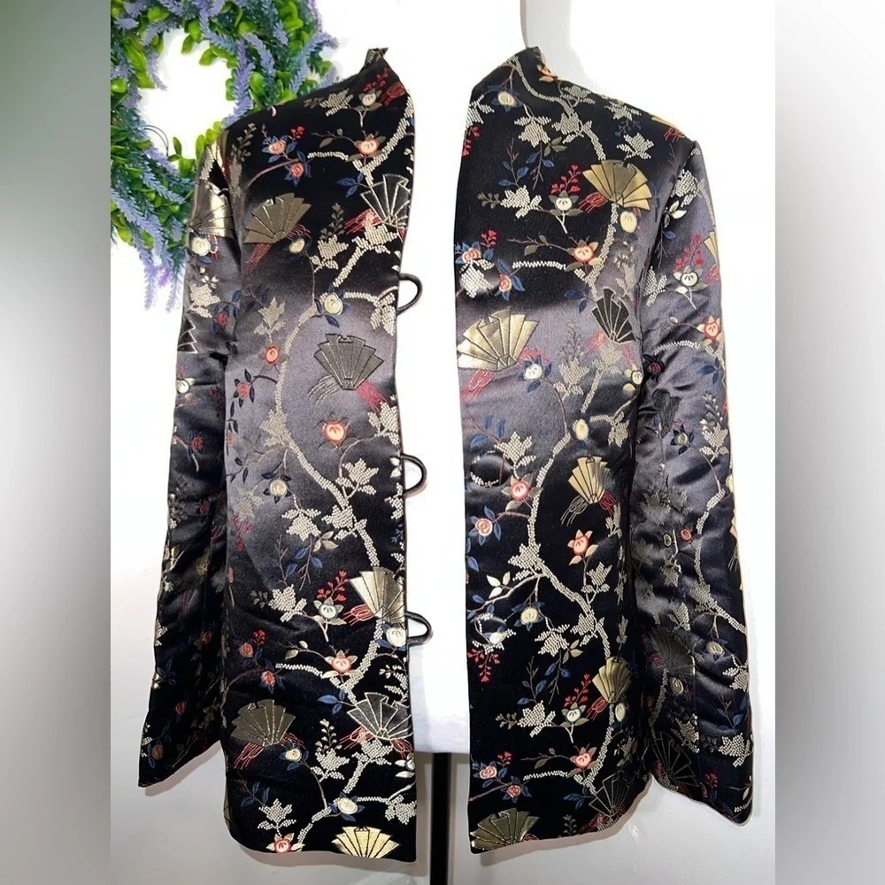 Metropolitan Museum of art, L, Japanese kimono jacket  button loop‎ closure